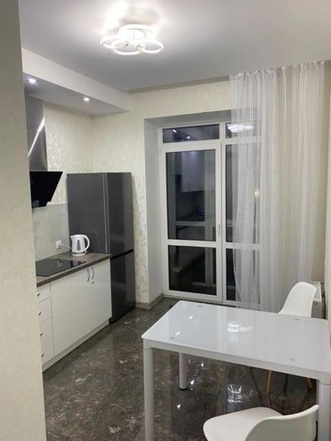 Люкс Апартаменти В Центрі Міста ,Жк Театральний Rivne Exterior foto